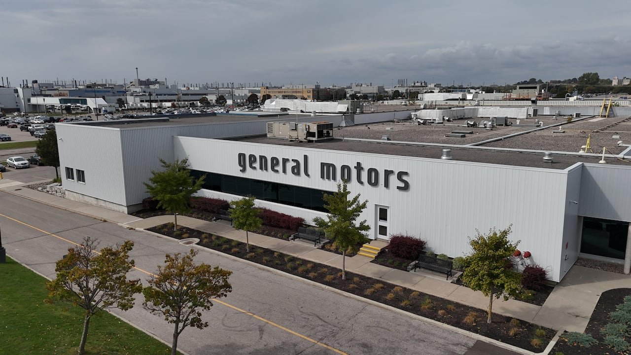 Photo showing General Motors factory in Oshawa